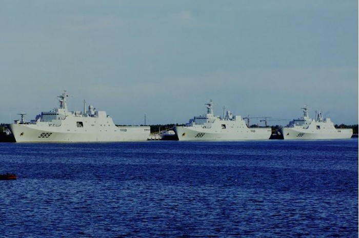 Trung Quốc trang bị toàn bộ 3 tàu vận tải đổ bộ Type 071 hiện có gồm Trường Bạch Sơn (số hiệu 989), Tỉnh Cương Sơn (số hiệu 998), Côn Luân Sơn (số hiệu 999) cho Hạm đội Nam Hải - lực lượng phụ trách tác chiến trên biển Đông.